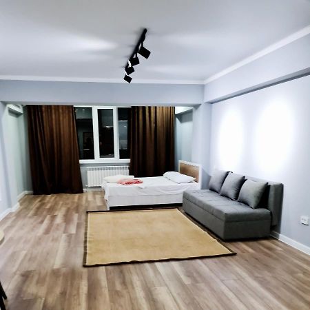 Апартаменты В Центре, В Новом Доме Almaty Eksteriør bilde