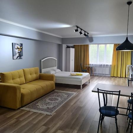 Апартаменты В Центре, В Новом Доме Almaty Eksteriør bilde