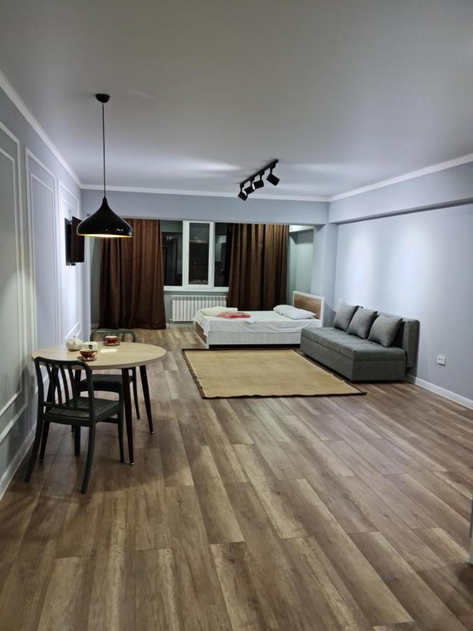 Апартаменты В Центре, В Новом Доме Almaty Eksteriør bilde