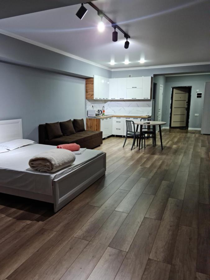 Апартаменты В Центре, В Новом Доме Almaty Eksteriør bilde