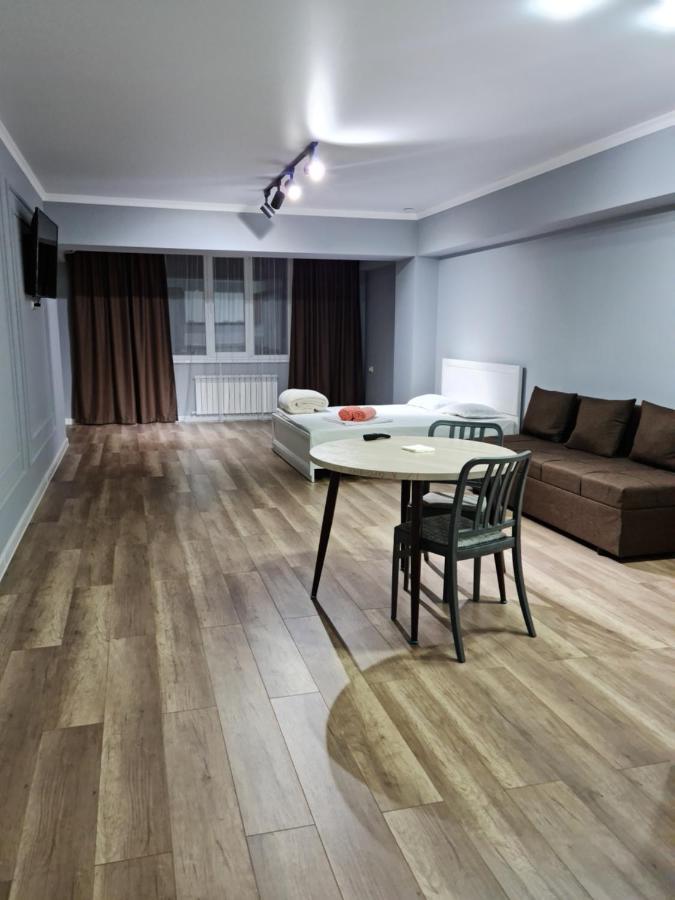Апартаменты В Центре, В Новом Доме Almaty Eksteriør bilde