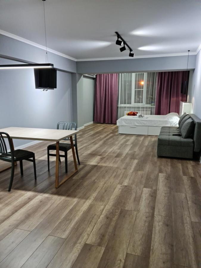 Апартаменты В Центре, В Новом Доме Almaty Eksteriør bilde