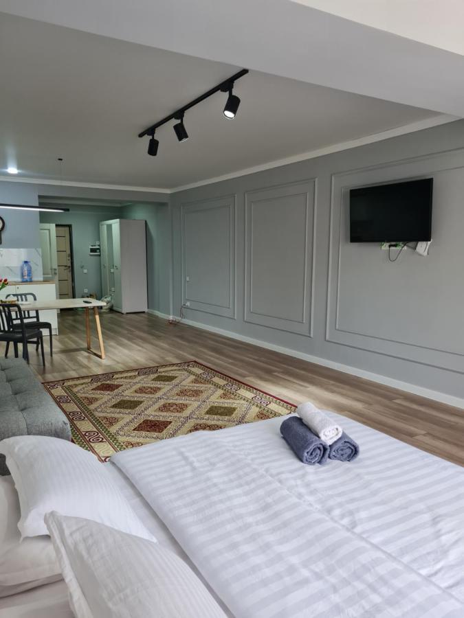 Апартаменты В Центре, В Новом Доме Almaty Eksteriør bilde