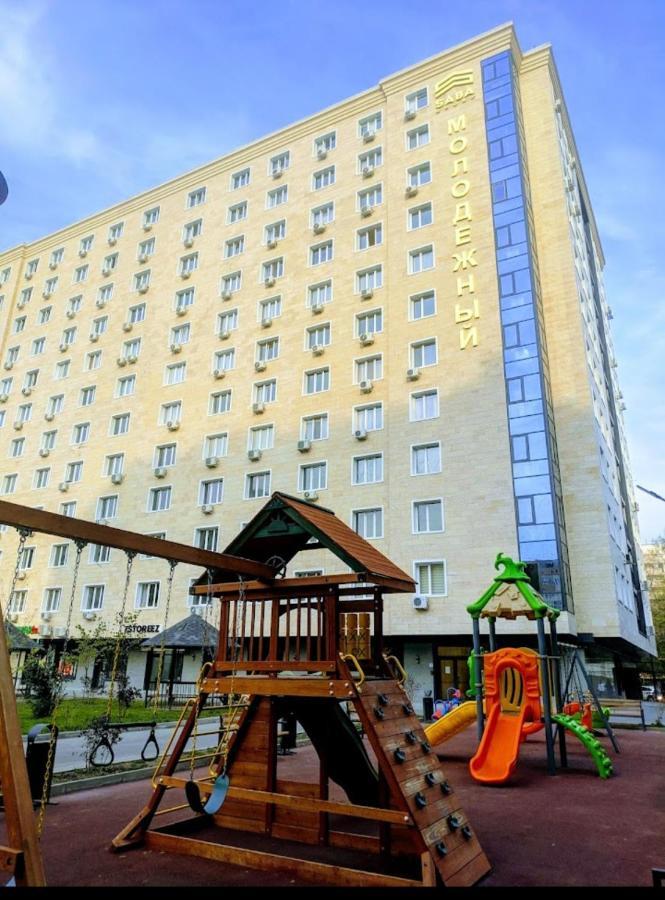 Апартаменты В Центре, В Новом Доме Almaty Eksteriør bilde