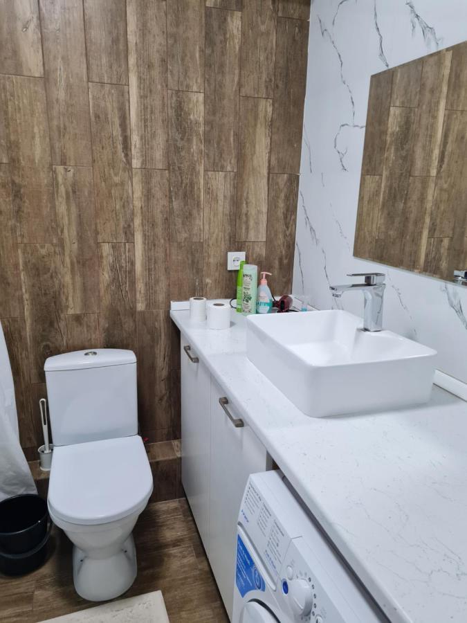 Апартаменты В Центре, В Новом Доме Almaty Eksteriør bilde